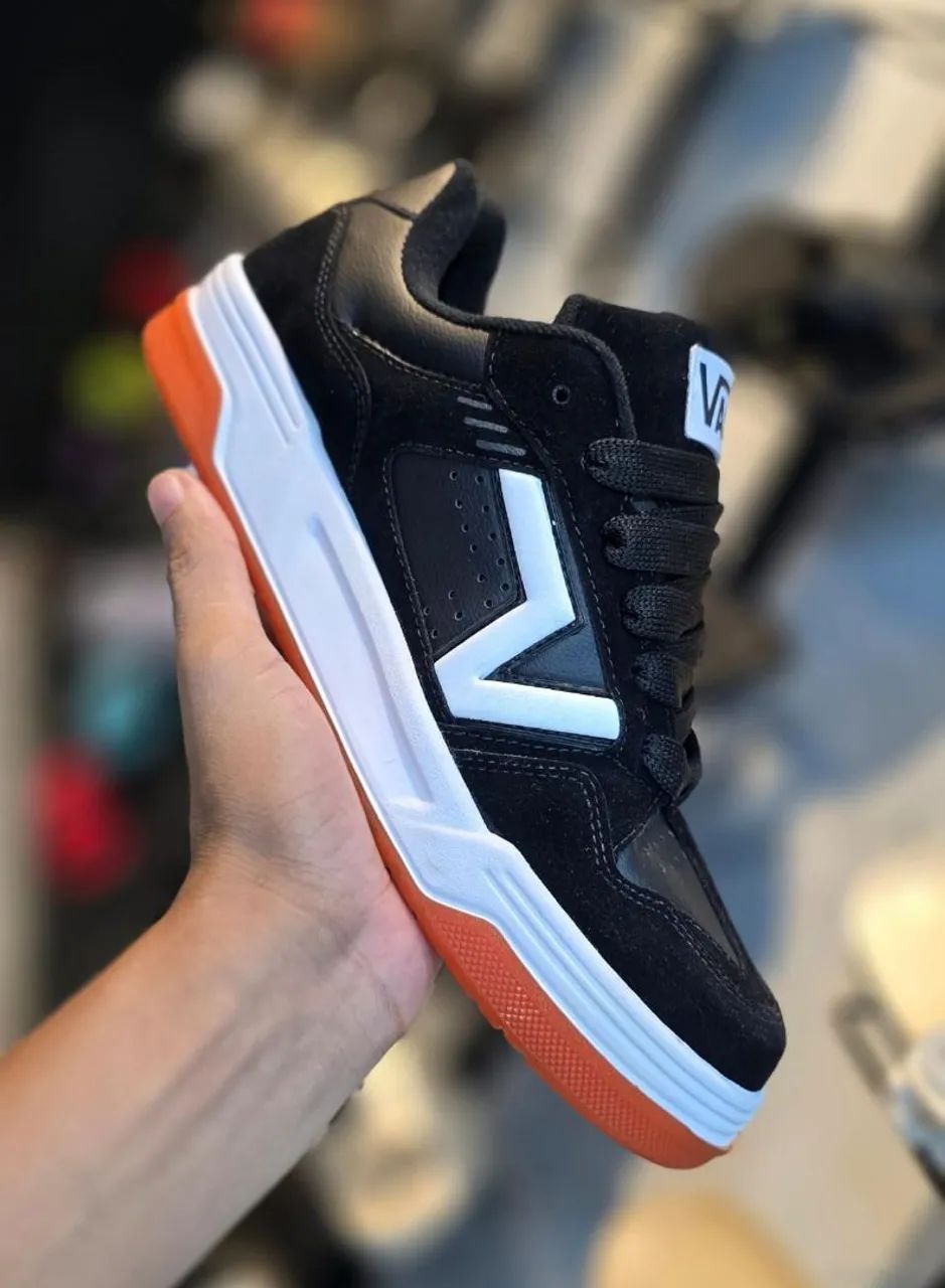 Tênis Vans Preto com Detalhes - Foto 3