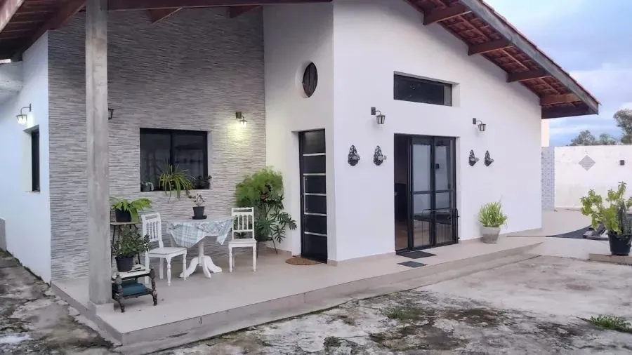 Casa térrea/ 234 m²/ 3 Dorm./ Suíte/ Piscina/ 4 vagas/ Jardim Europa