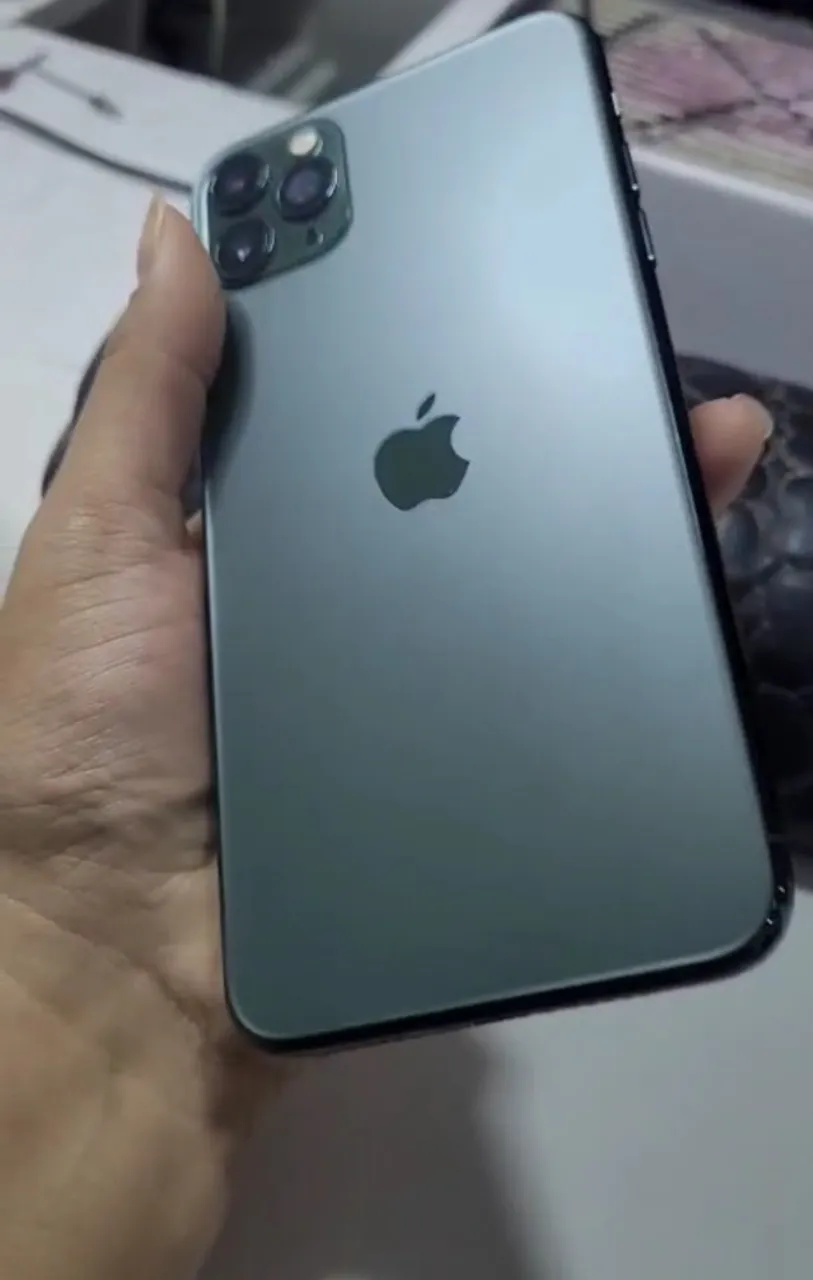 iPhone 11 Pro Max 64GB Verde Meia-Noite.