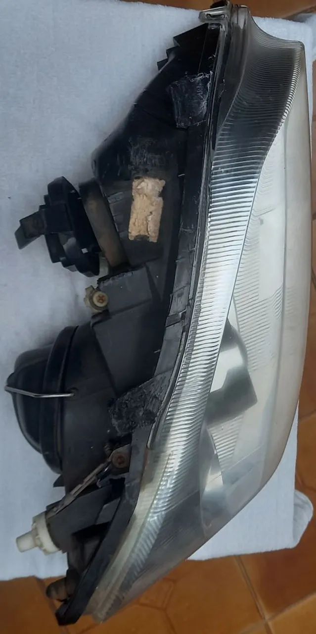 Farol do Chevrolet Astra 2003/2011 usado lado direito para restaurar ou aproveitar peças  - Foto 6
