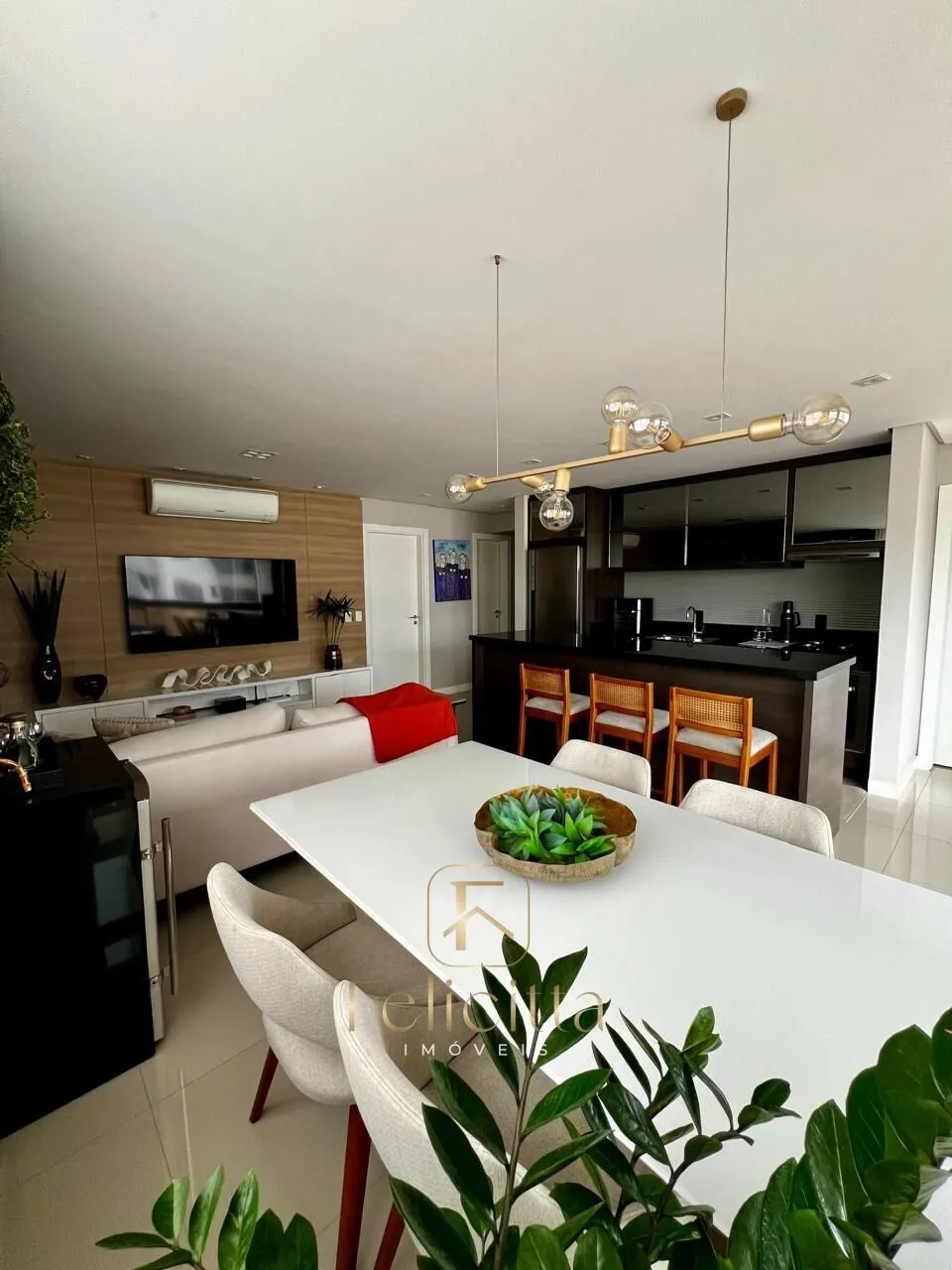 Apartamento de 3 suítes, 2 vagas, 115 m², à venda, no bairro Balneário do Estreito em Flor
