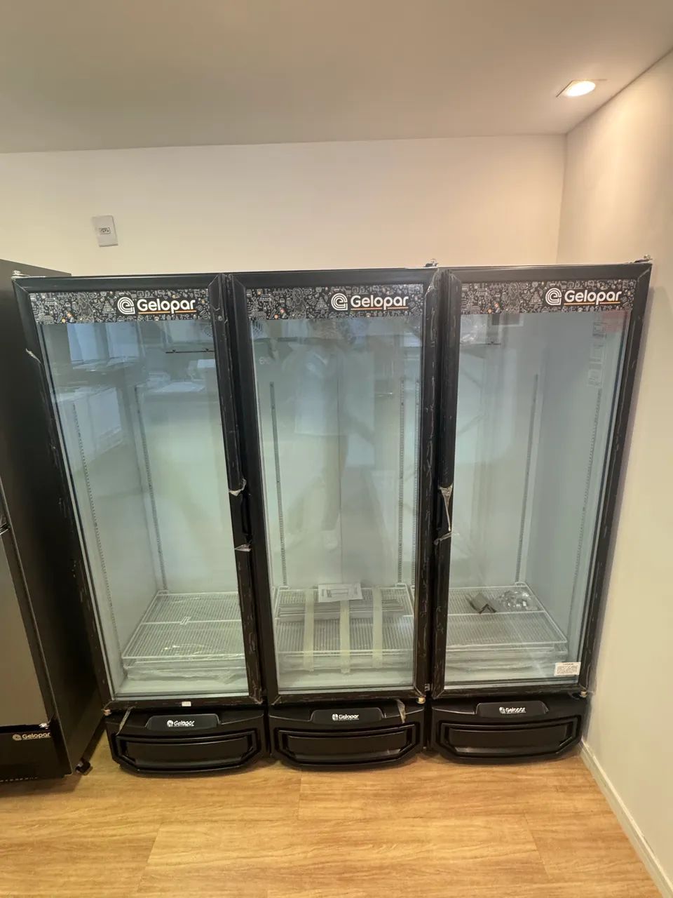 Refrigerador vertical cervejas e carnes 3 portas nova 