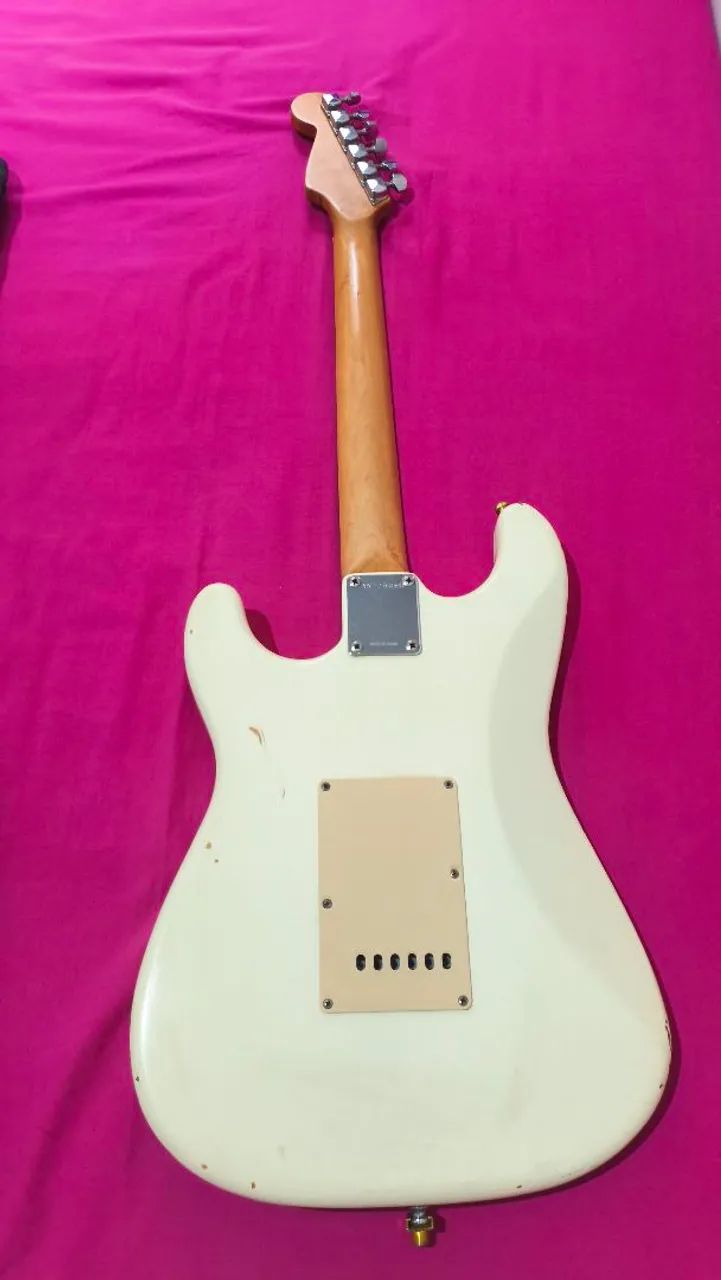 Guitarra Squier by Fender Affinity Stratocaster - Foto 4