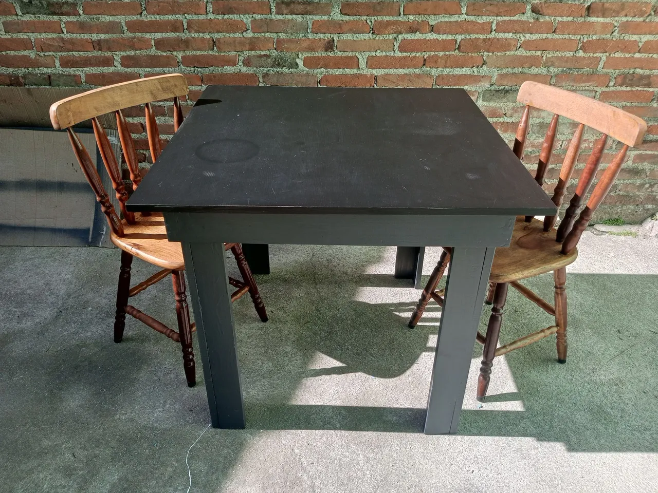 Mesa de madeira com 2 Cadeiras