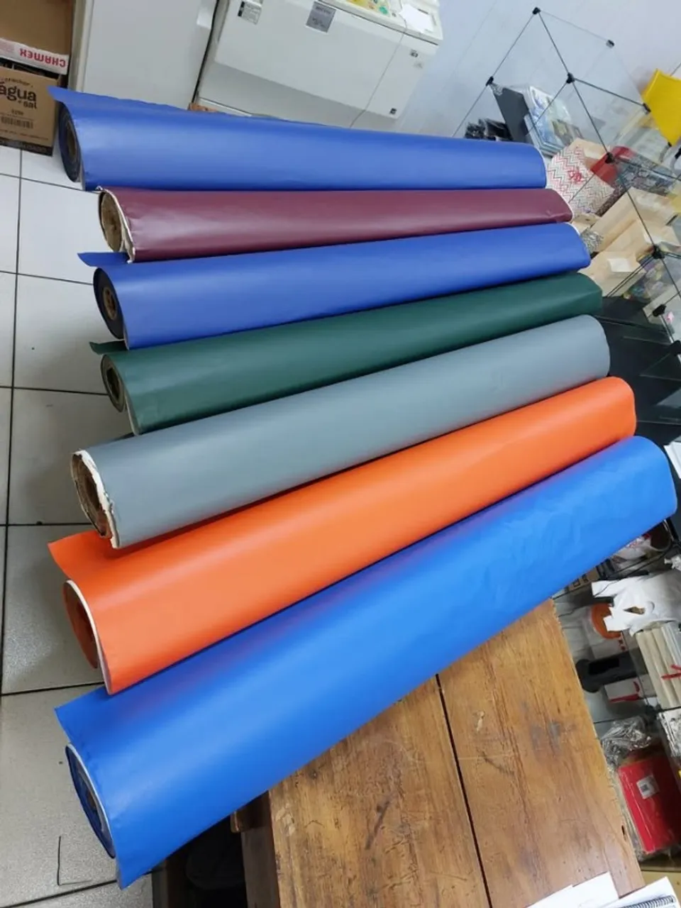 VENDO LOTE - PERCALUX E CHAPAS DE PAPELÃO PARA CONFECÇÃO DE CAPAS DURA, AGENDAS, ETC...