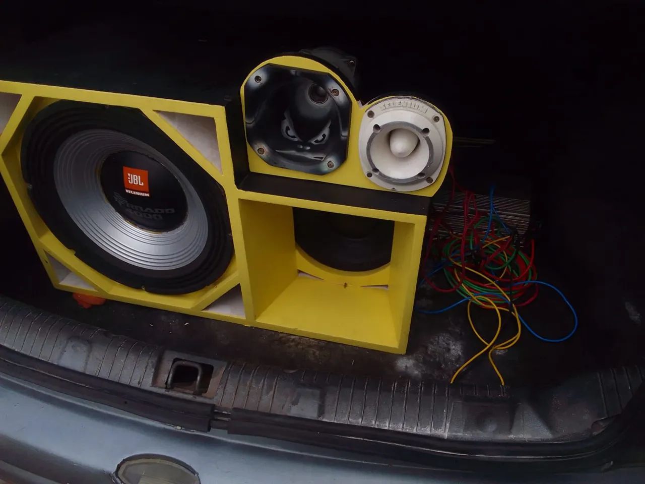 Complete speaker box module 15 measures 10 and the power supply64292270297858121