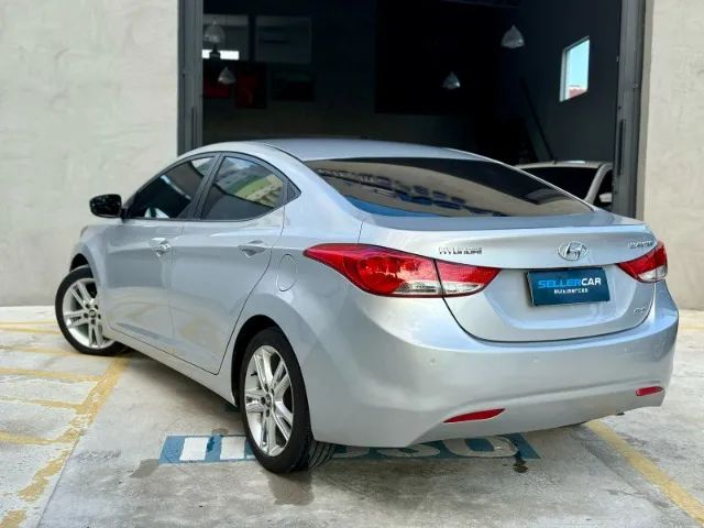 Hyundai Elantra GLS 1.8 2012 automático + couro - revisado - Foto 4