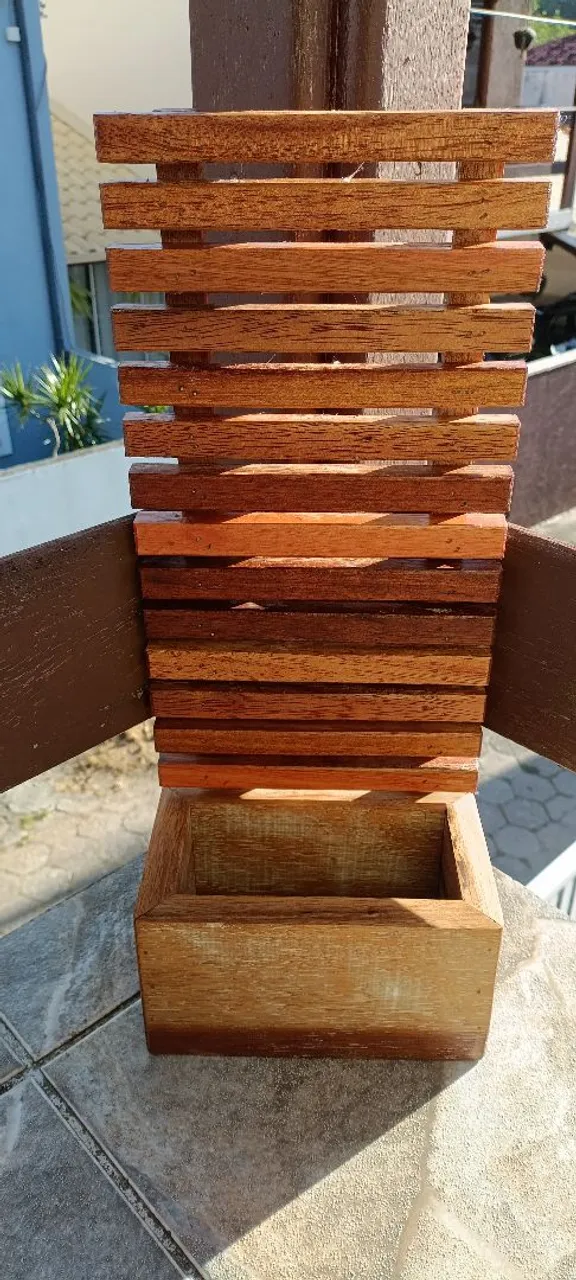 Vaso de madeira para plantas