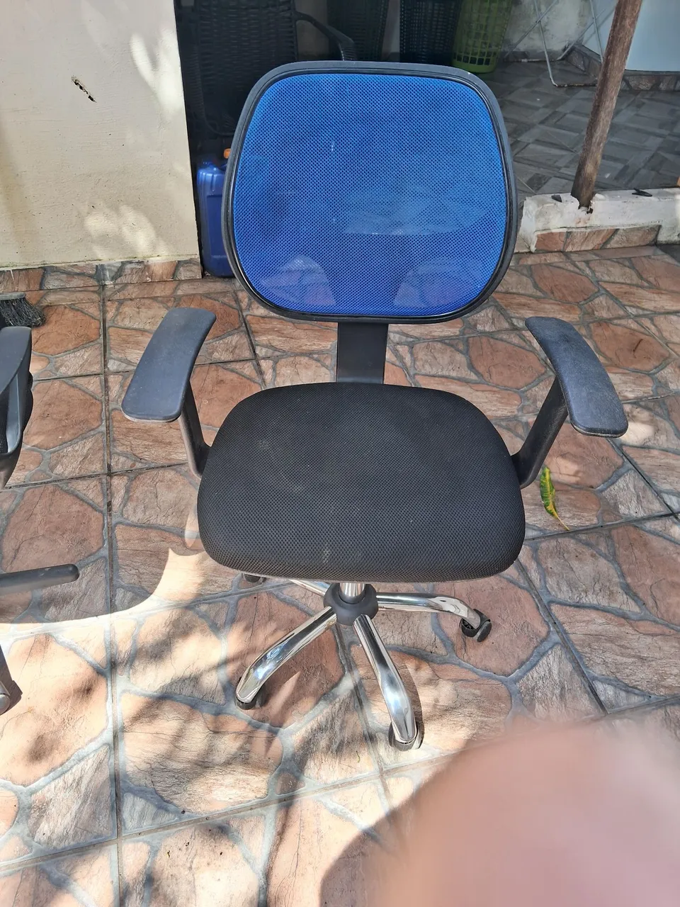 Cadeira de Escritório Confortável e Ergonômica