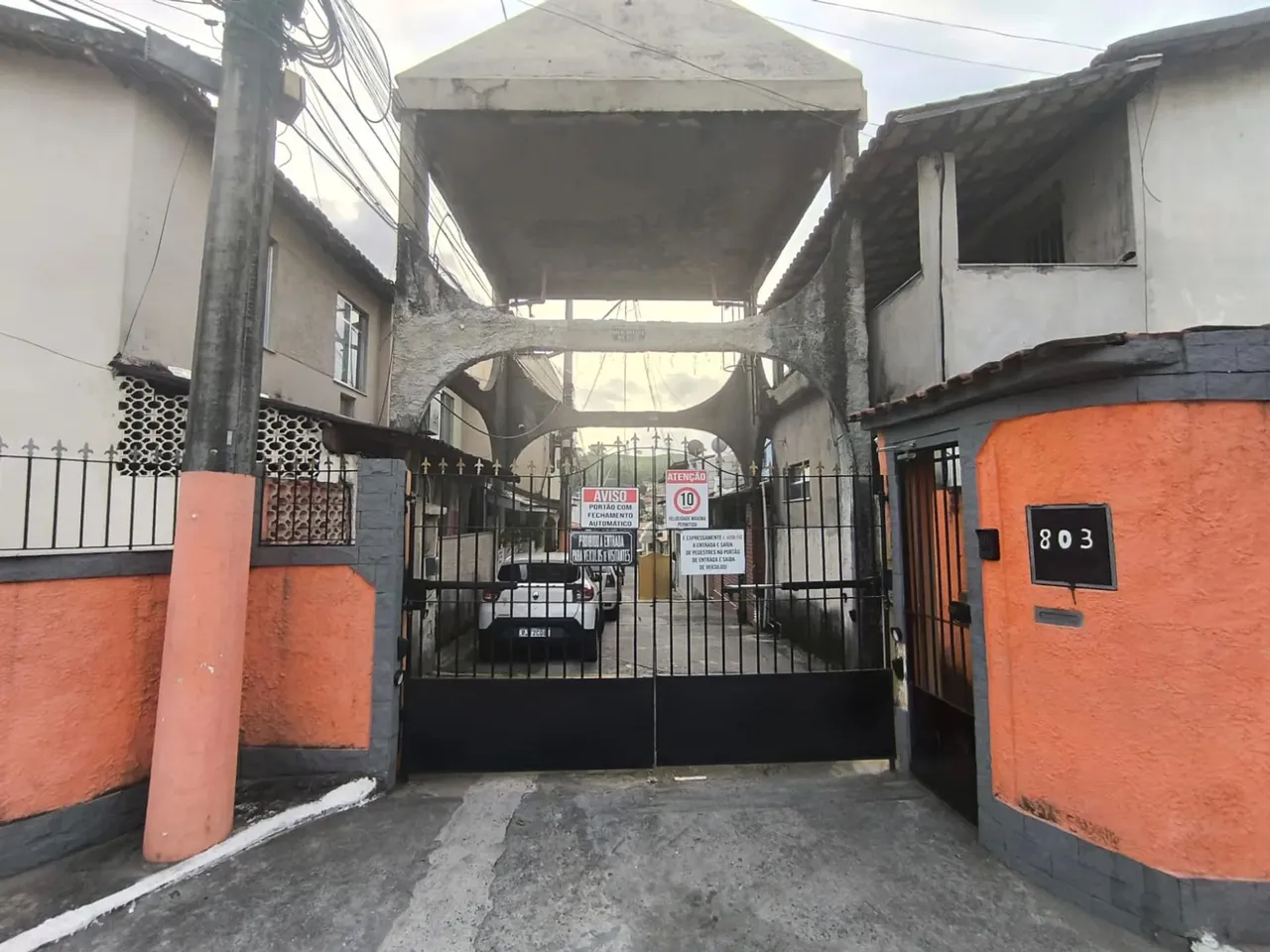 Casa em condomínio no Galo Branco