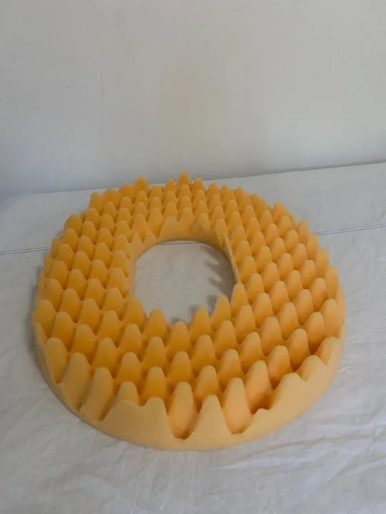 Almofada terapêutica em espuma, com orifício - Foto 3