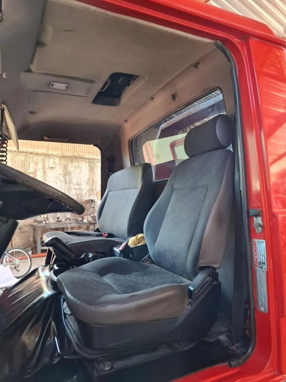 CAMINHÃO PLATAFORMA 6M VOLKSWAGEN 9-160-E-DELIVERY  - Foto 6