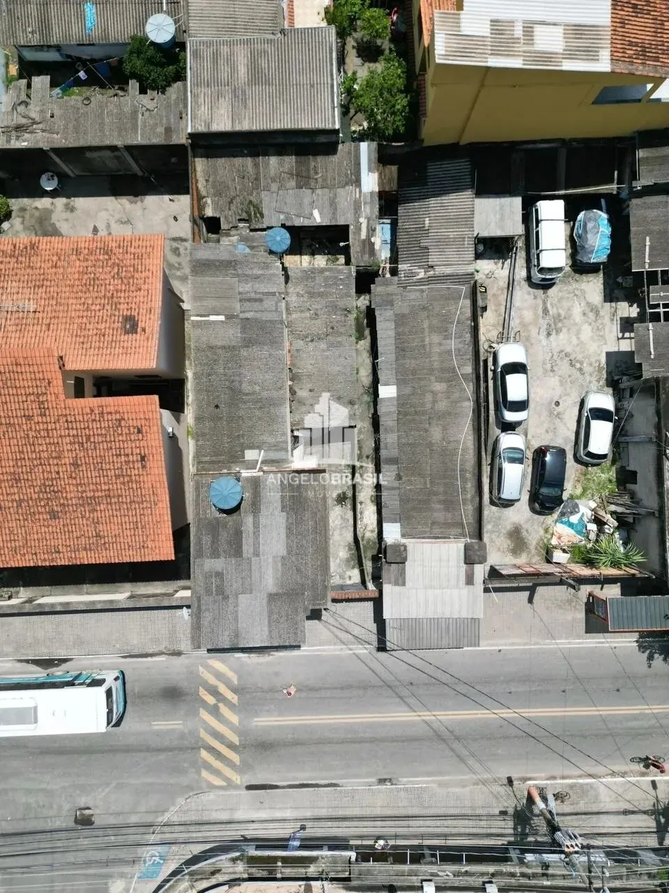 Terreno de 15 x 30 com 6 Casas, 4 Lojas. Centro de Farrula - Belford Roxo