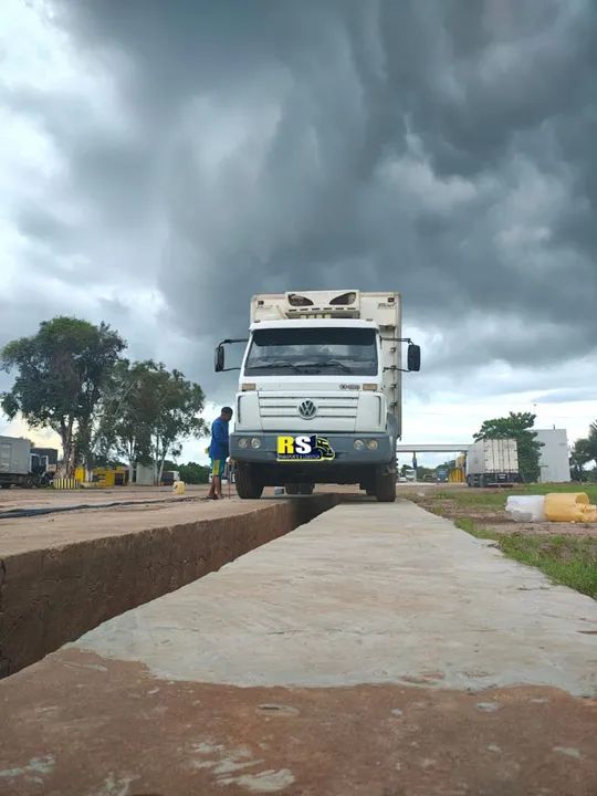 Vende-se caminhão 155 mil 