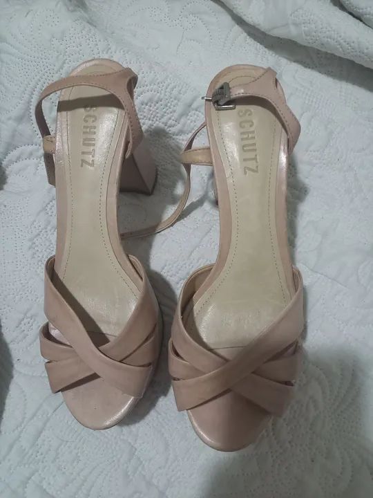 Sandália SCHUTZ nude