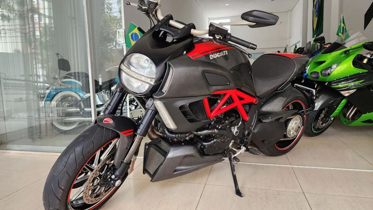Ducati Diavel Carbon 2013/2013 - Foto 4