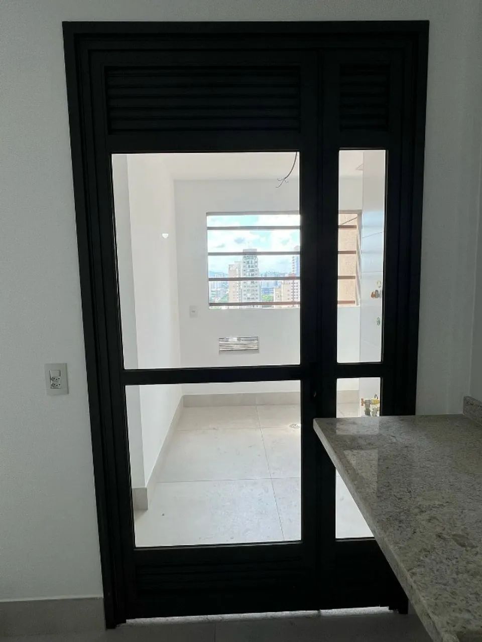 Porta de Vidro Moldura Alumínio Área de Serviço ou Cozinha