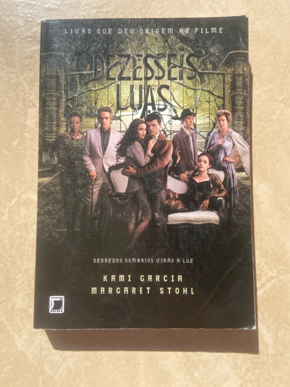 Livro Dezesseis Luas - Kami Garcia e Margaret Stohl