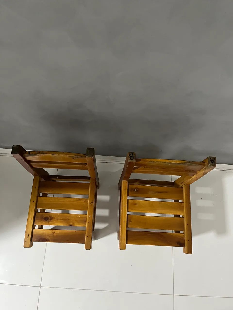 2 Cadeiras infantis de madeira - Foto 2
