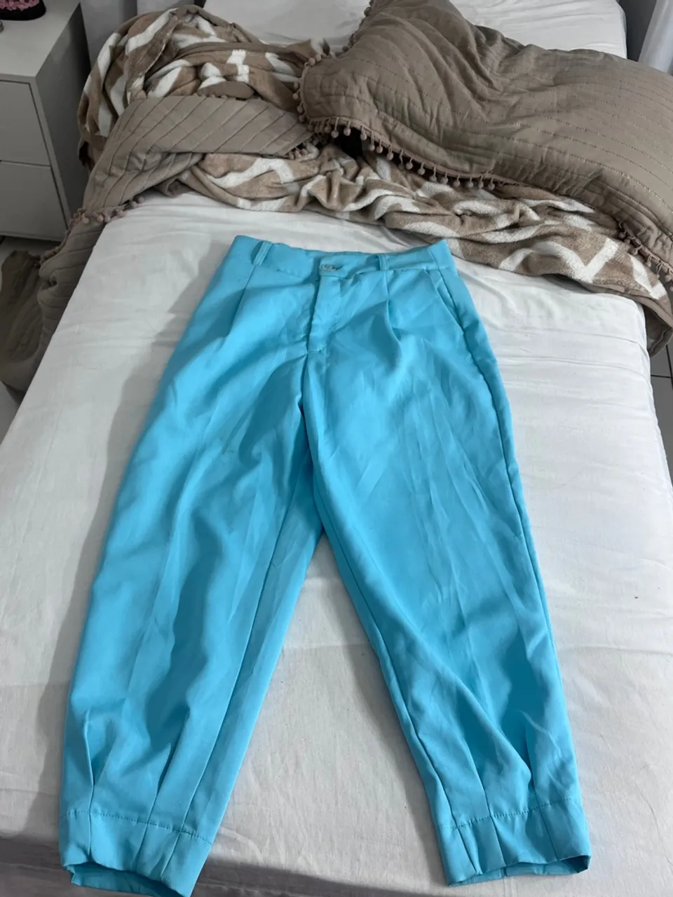 Calça azul clara elegante