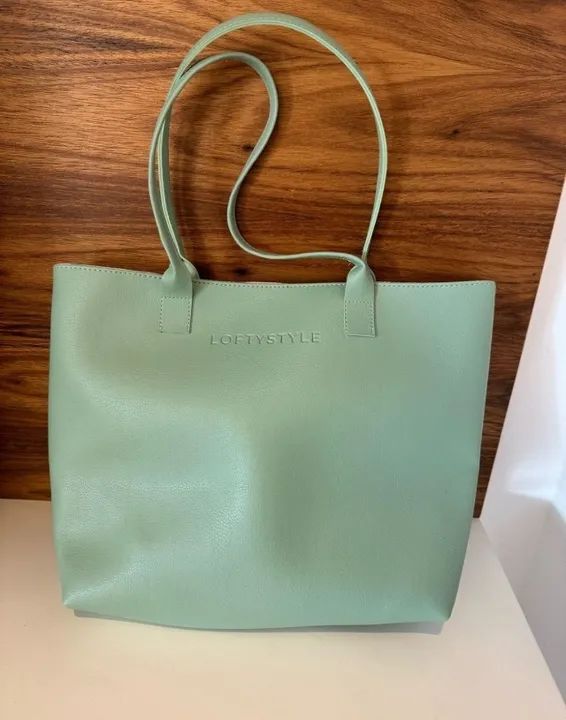 bolsa verde clara de couro sintético 