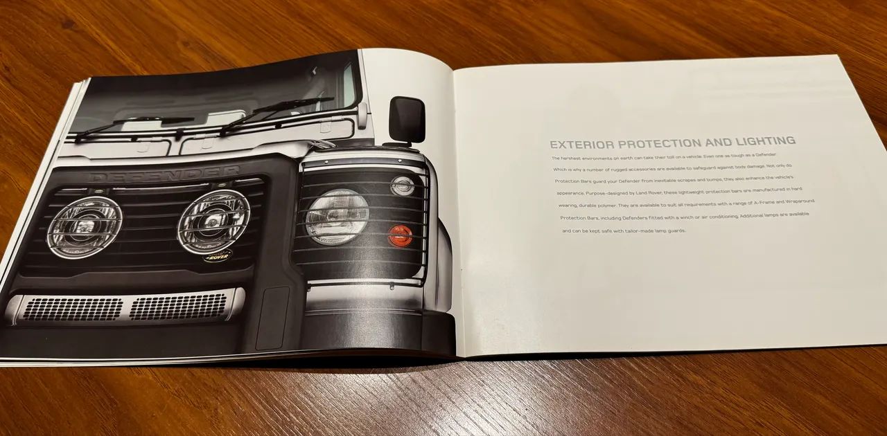 LIVRO ORIGINAL LANDO ROVER DEFENDER 90 e 110 ACESSÓRIOS RARIDADE - Foto 5