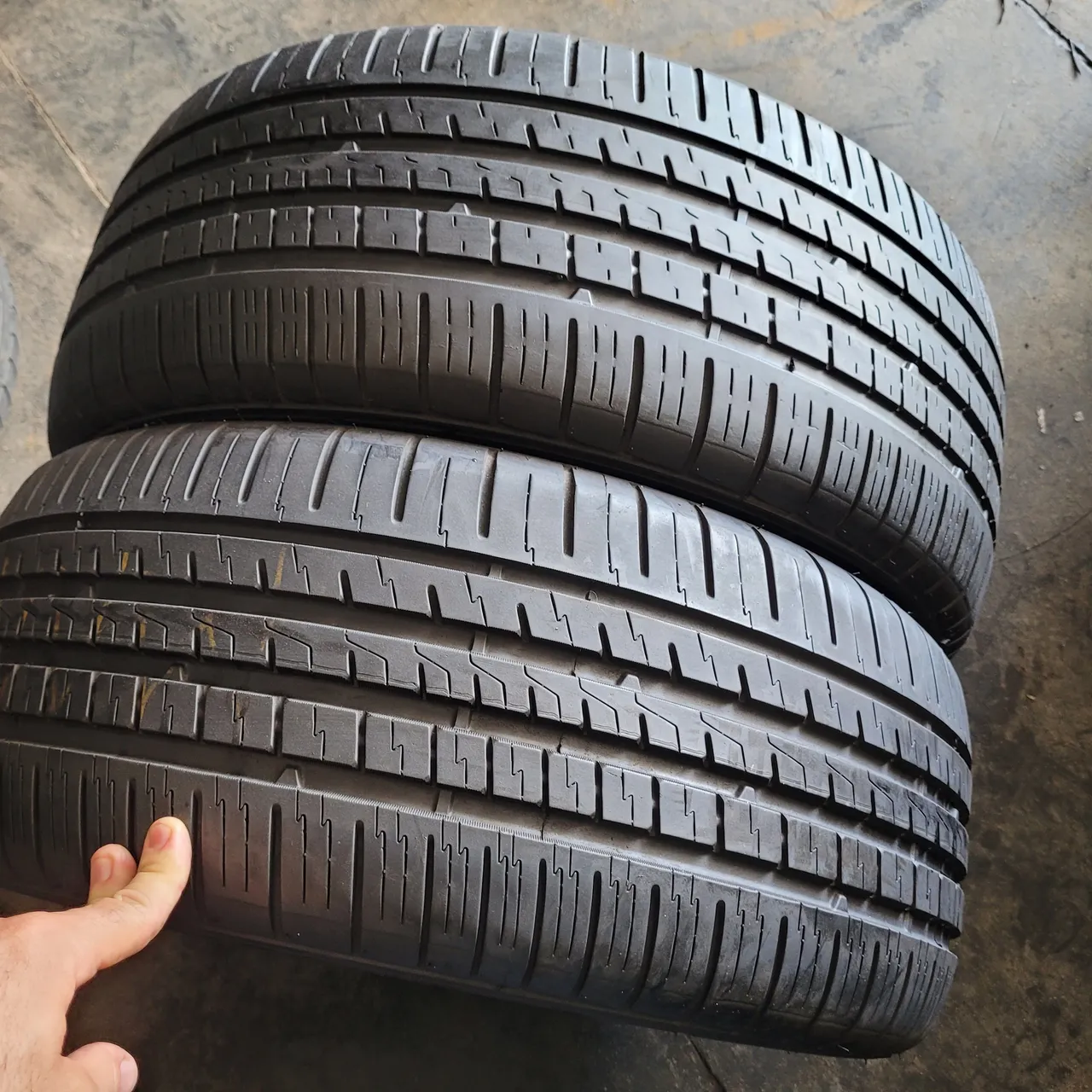 2 pneus 225/50/17 duraturn semi-novo (550 em 3× no ct