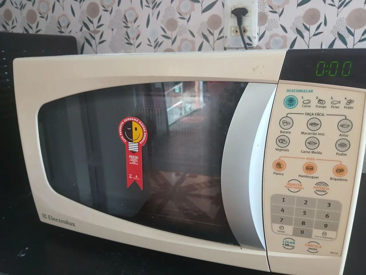 Forno Micro-ondas Electrolux 23 litros- semi novo e todo original- Impecável  - Foto 6