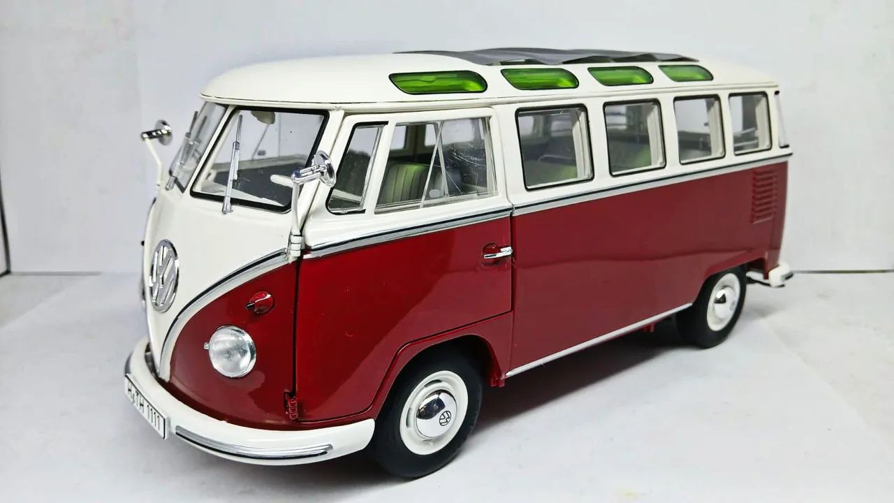 Miniatura Volkswagen T1 Samba 1/18 Schuco 