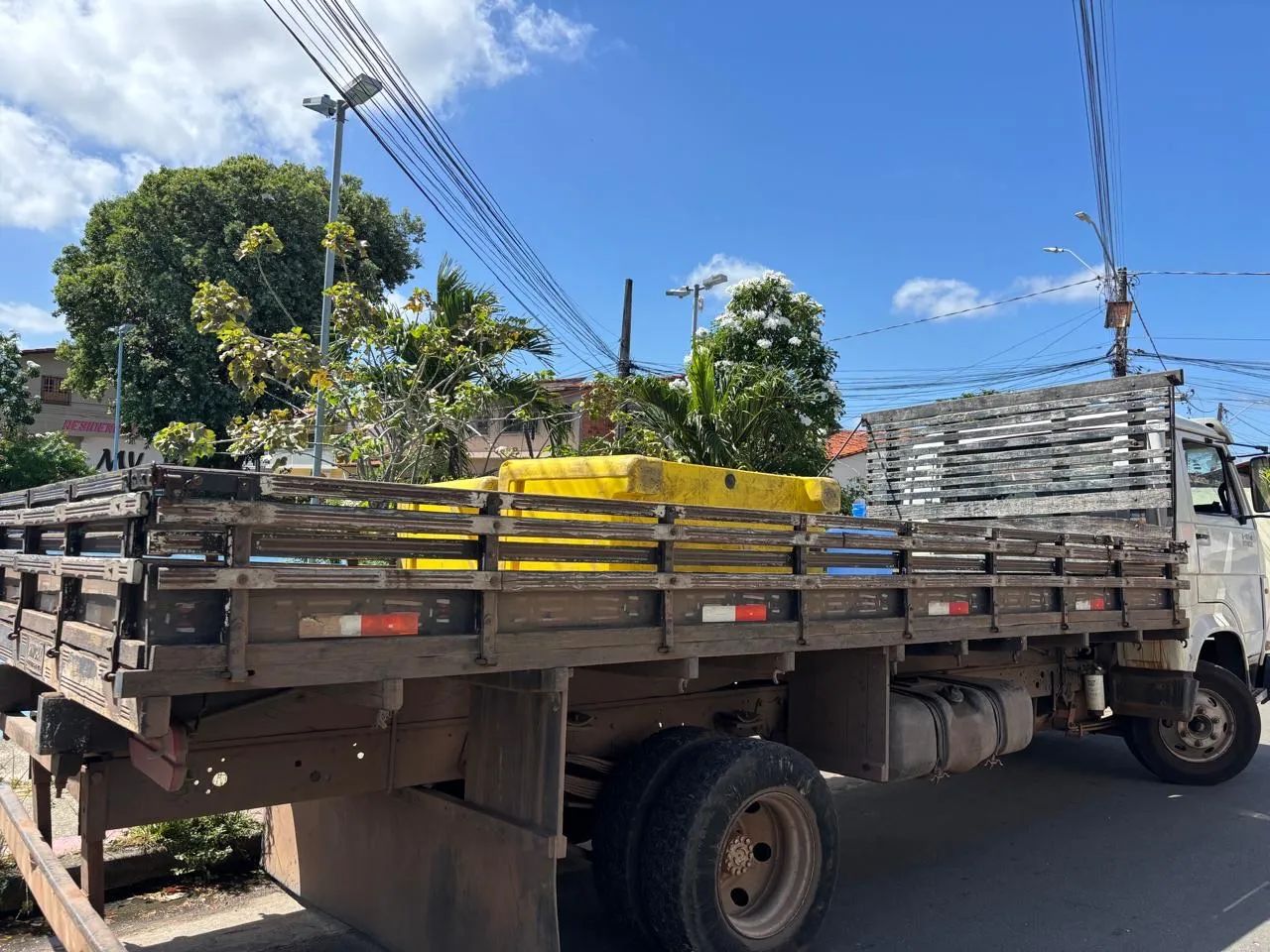 CARROCERIA DE MADEIRA 5,5 M CAMINHÕES 3/4