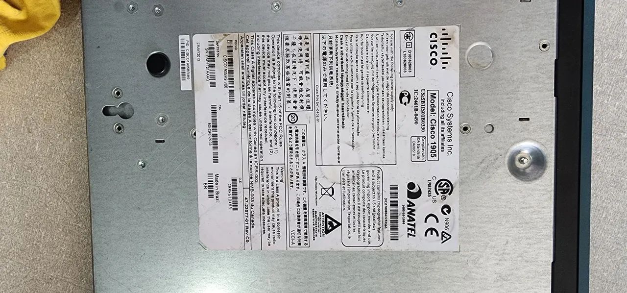 Switch Cisco 1900 Series usado63824118815491124