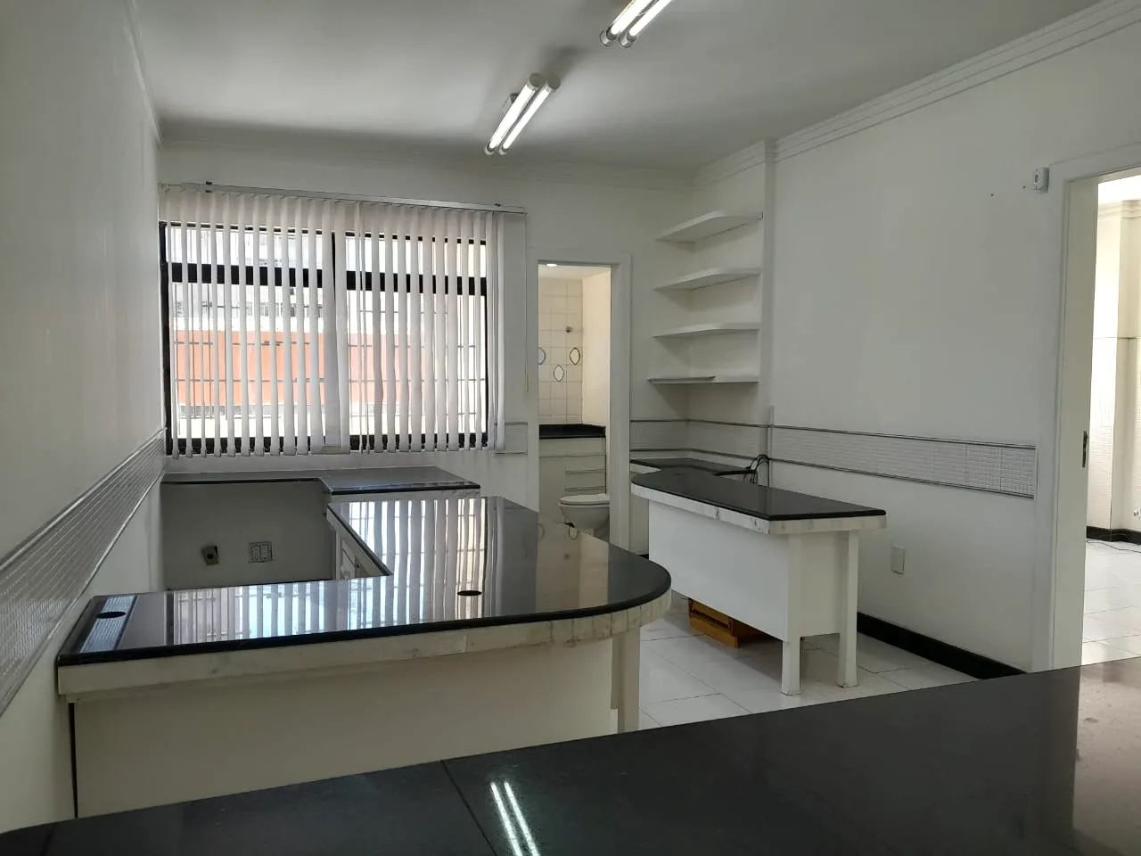 Alugam-se salas coligadas para escritório/consultório no centro de Aracaju!