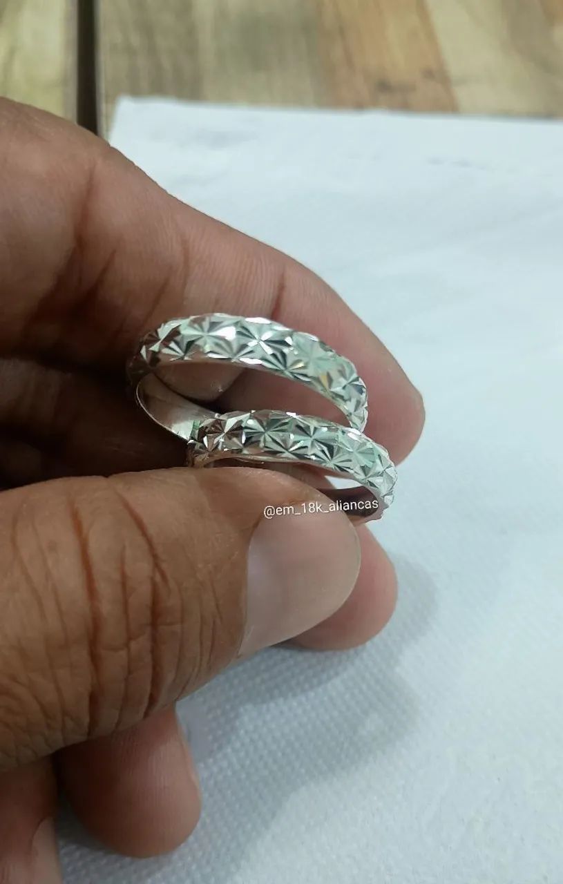 Par de Alianças Prata estrelada lapidação diamantada  - Foto 3