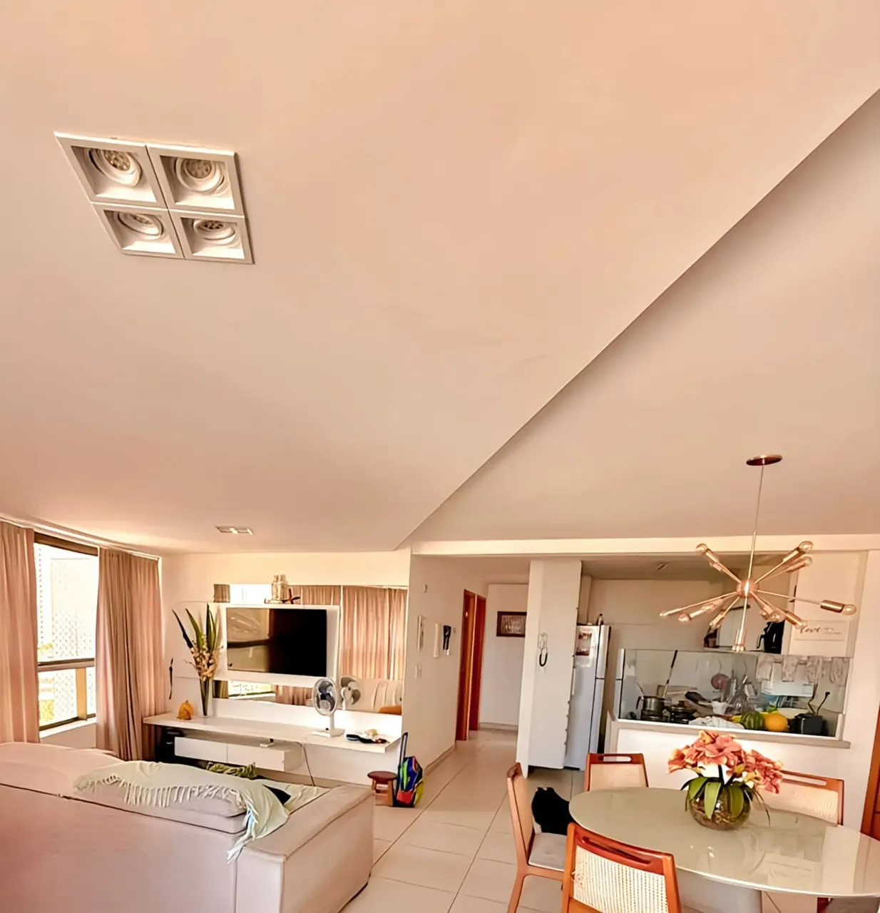 Privillege - Estados - Andar intermediário - Leste - 78m² - 02 Quartos s/ 01 suíte - 02 va