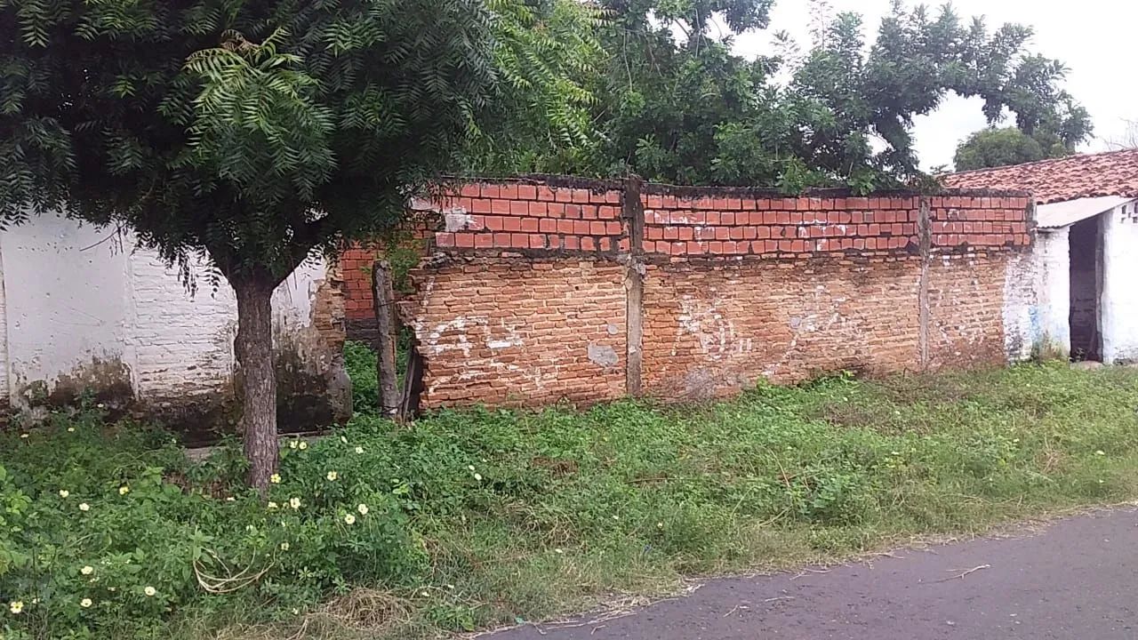 Casa de esquina terreno bem localizado - Foto 4