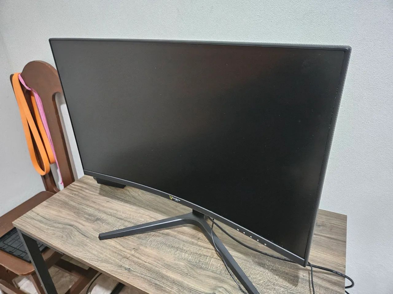 Monitor 240hz 27" Curvo Husky Blizzard - LED, Painel VA, Full HD, Adaptive Sync, 1ms