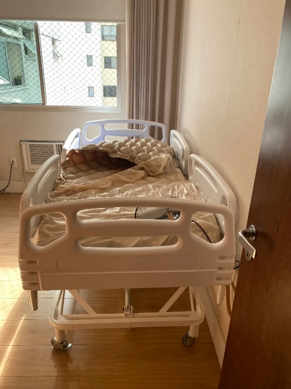 Cama hospitalar elétrica com colchão
