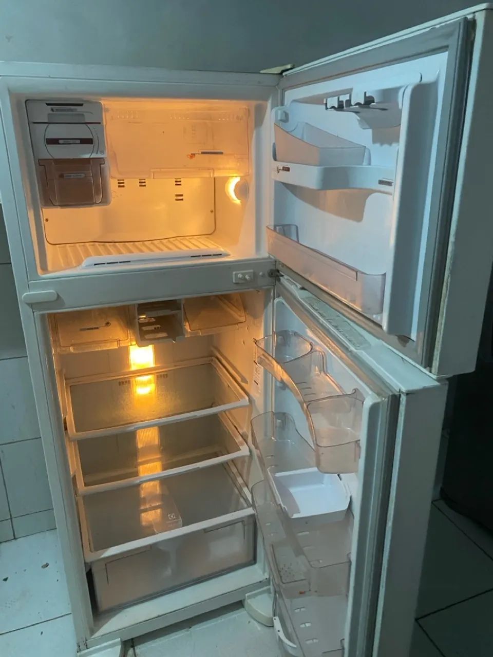 Vendo geladeira funcionando perfeitamente  - Foto 5