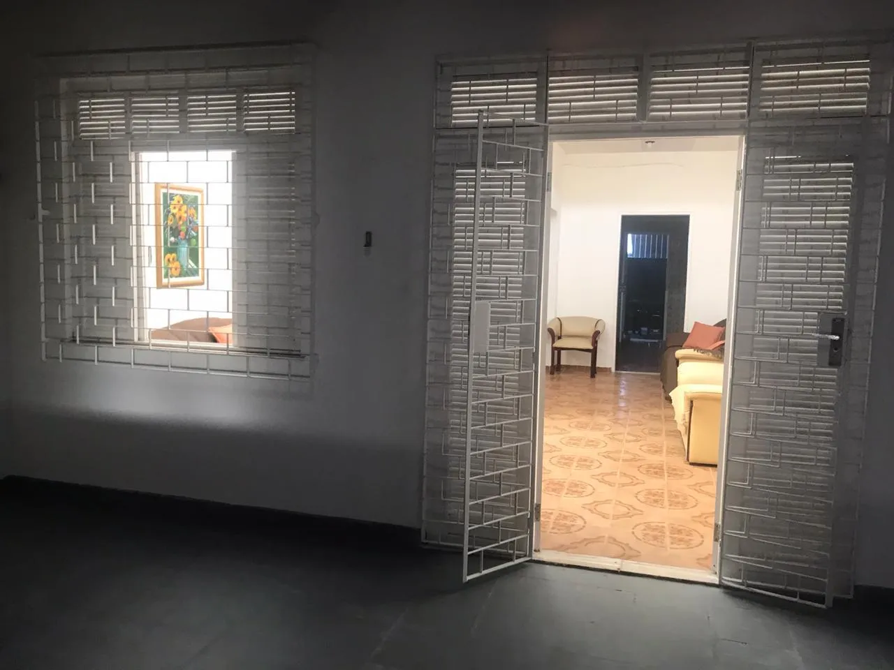 Aluga-se casa ampla com 3 pavimentos  Gleba A, Camaçari/BA