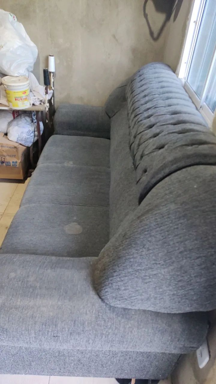 Um sofá grande64962178859905124