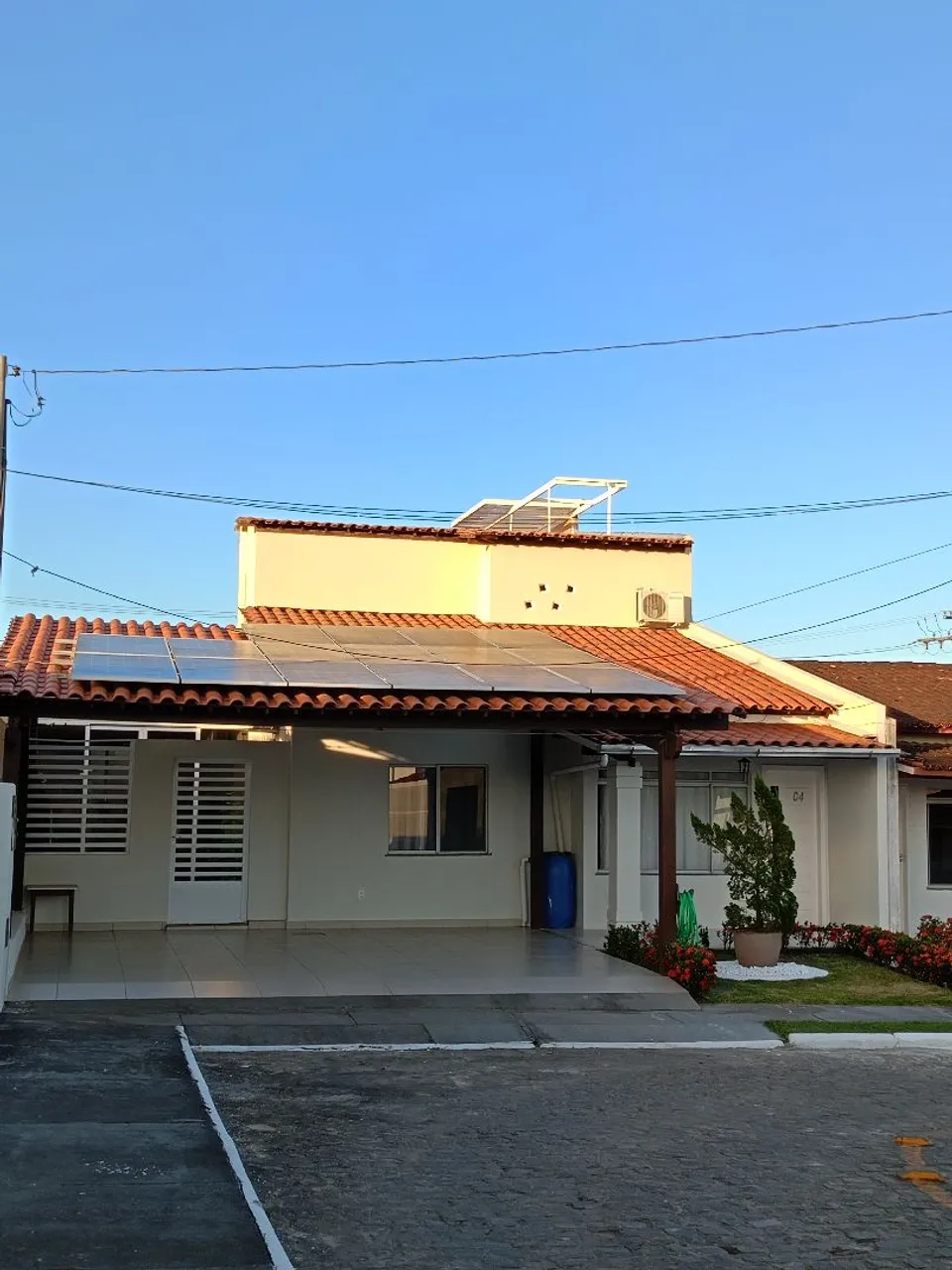 Excelente casa mobiliada em condomínio fechado