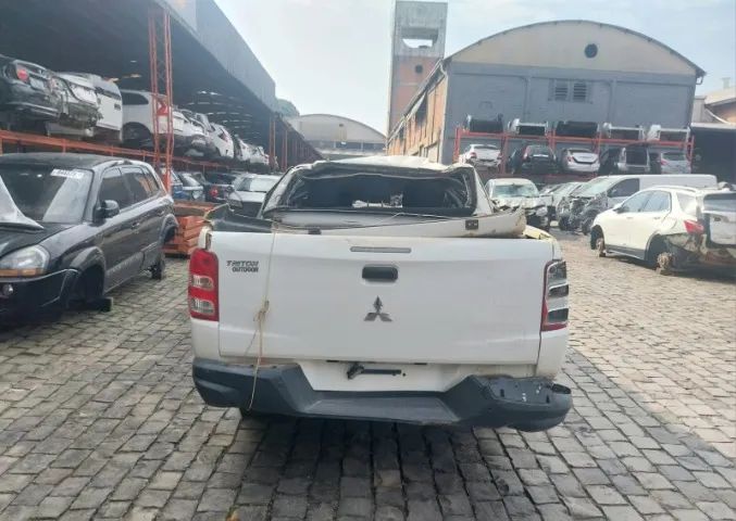 Sucata Mitsubishi L200 Triton 2.4 manual 2018 a 2022 Peças - Foto 3