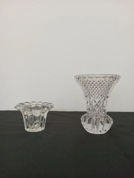 Conjunto decorativo de castiçal e jarra