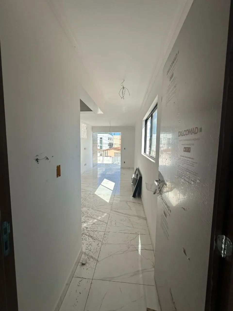 Apartamento no Cristo Redentor com varanda e 3 quartos, sendo 1 suíte.
