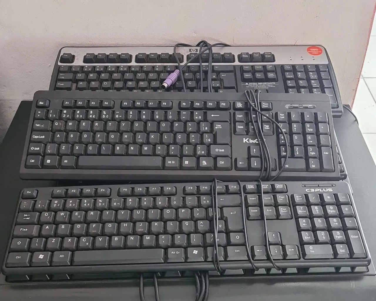 Lote de 15 Teclados usados 13 com entrada usb