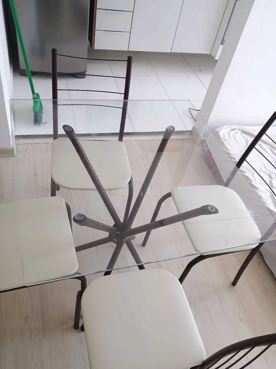 Mesa de Jantar de Vidro com 4 Cadeiras 0.73x0.73 cm - Foto 2