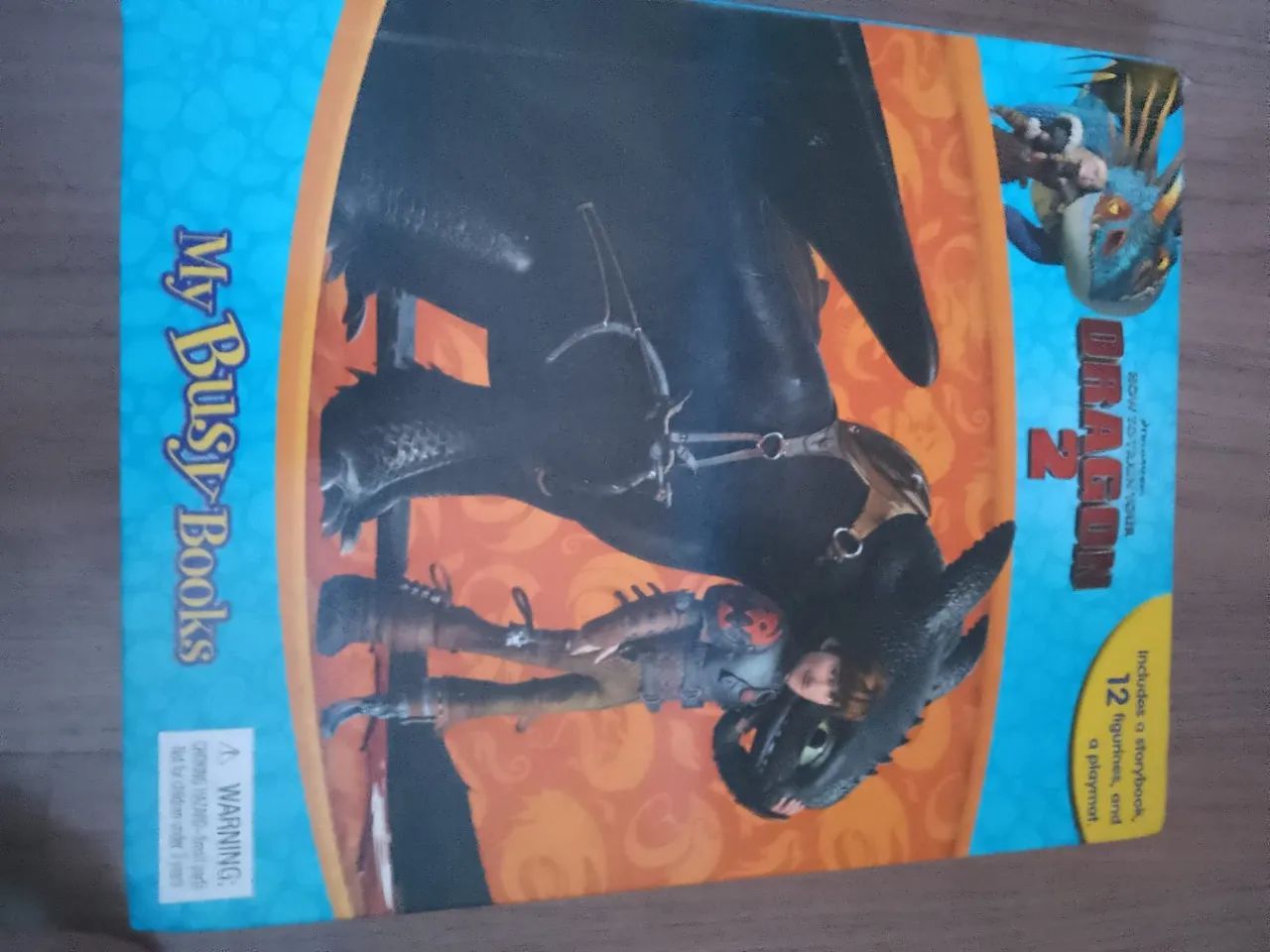Brinquedos e Livro Interativo Como Treinar o Seu Dragão 2 em inglês