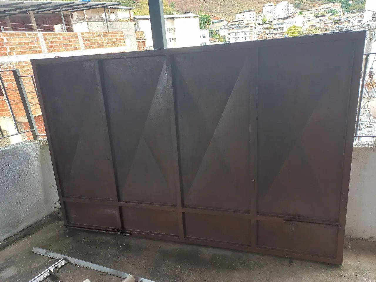 Portão de ferro 64520788969090123