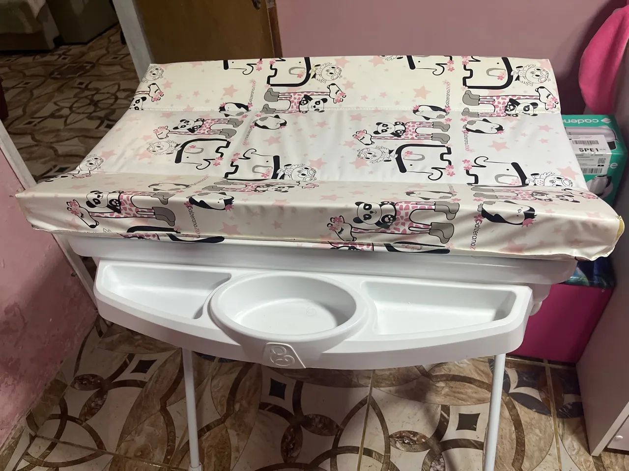 Trocador infantil com banheira64330448941825122