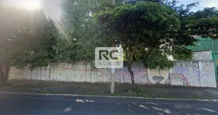 Terreno com aproximadamente 600 m² de área